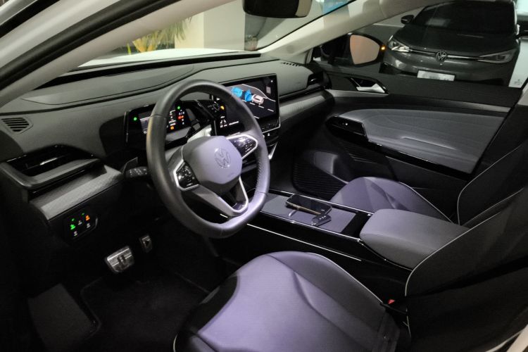 Volkswagen ID.6 X 2023 car image #16