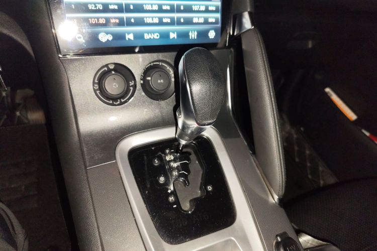 Peugeot 3008 2019 car image #16