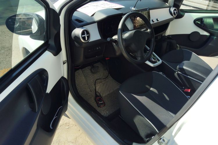 BYD e1 2021 car image #16