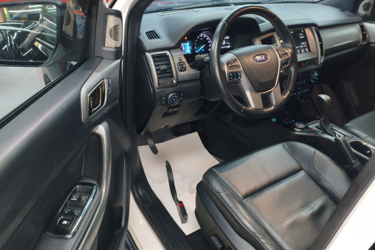 Ford Everest 2020 car image #16