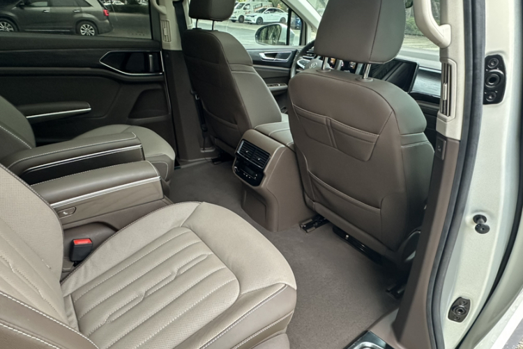 Volkswagen Viloran 2022 car image #16