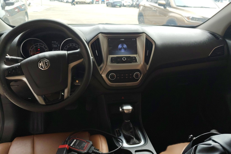 MG GT 2017 car image #16