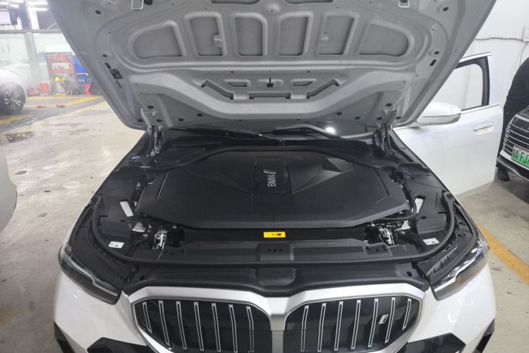 BMW i5 M60 2024 car image #16
