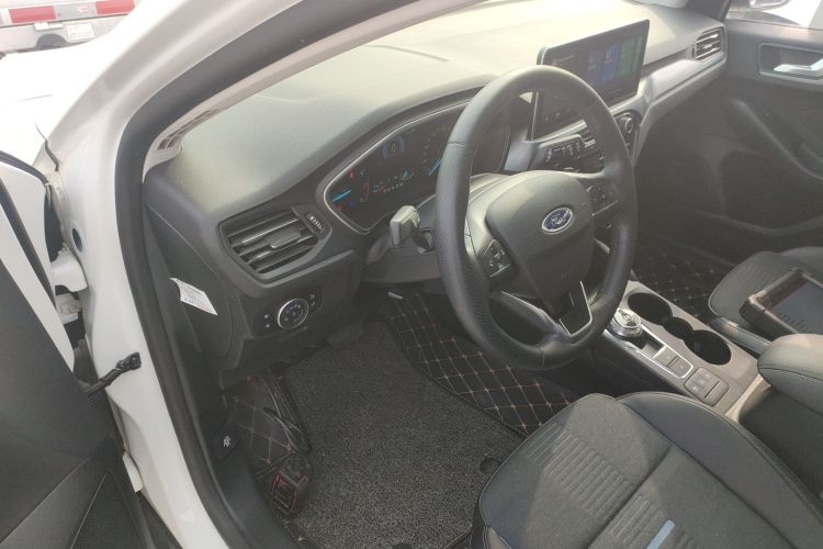 Ford Focus Active 2020 car image #16