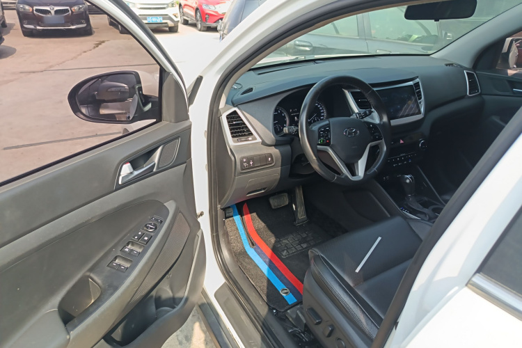 Hyundai Tucson (Imported) 2018 immagine di auto #16