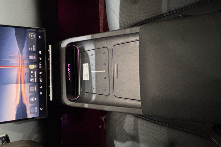 Avatr 12 2024 car image #16