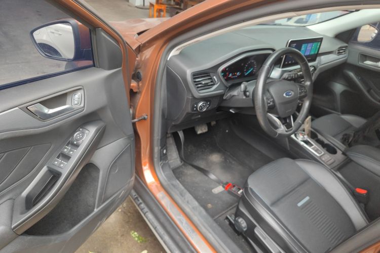 Ford Focus Active 2019 car image #16