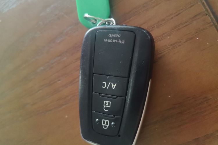 Toyota C-HR EV 2021 immagine di auto #16