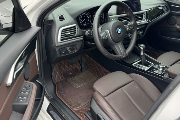BMW 1 Series M 2019 immagine di auto #16