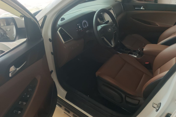 Hyundai Tucson (Imported) 2017 car image #16