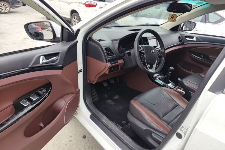 BYD SuRui 2017 car image #16