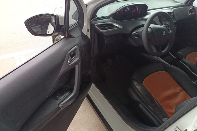 Peugeot 2008 2016 image de voiture #16