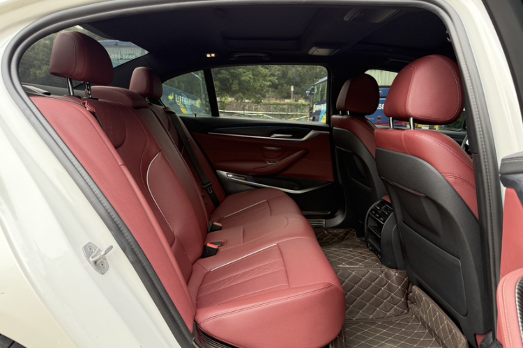 BMW M5 New Energy 2022 car image #16