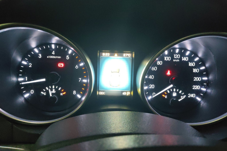 Haval H8 2015 car image #16