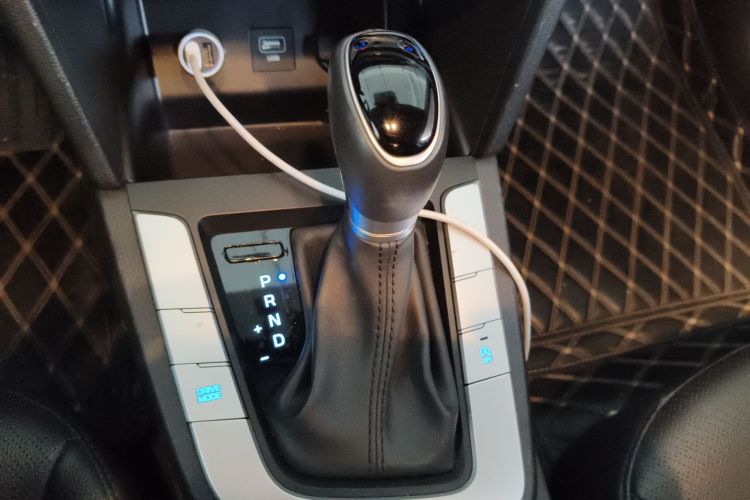 Hyundai Elantra AD 2020 immagine di auto #16