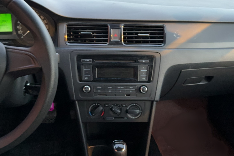 Skoda Rapid Spaceback 2016 car image #16