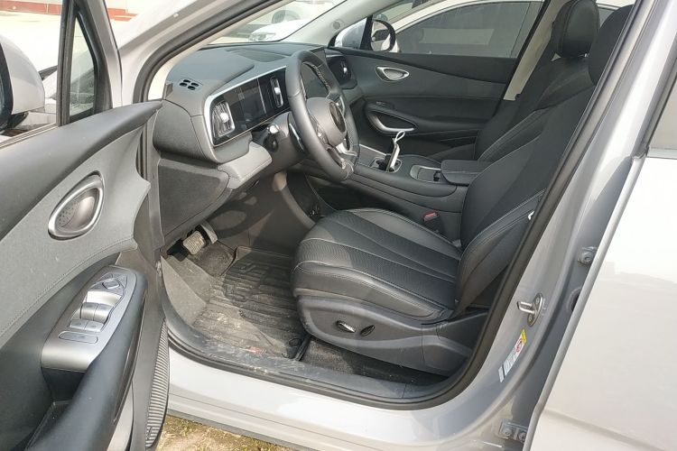 BYD Sea Lion 05 EV 2025 car image #16