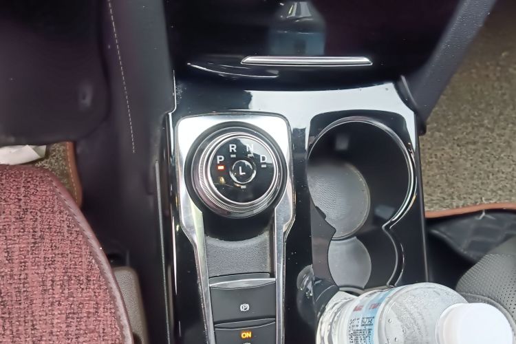 Ford Escape (Imported) 2020 #16 Ford Escape (Imported) 2020 car image #16