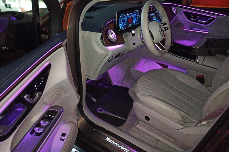 Mercedes-Benz EQE SUV 2023 immagine di auto #16