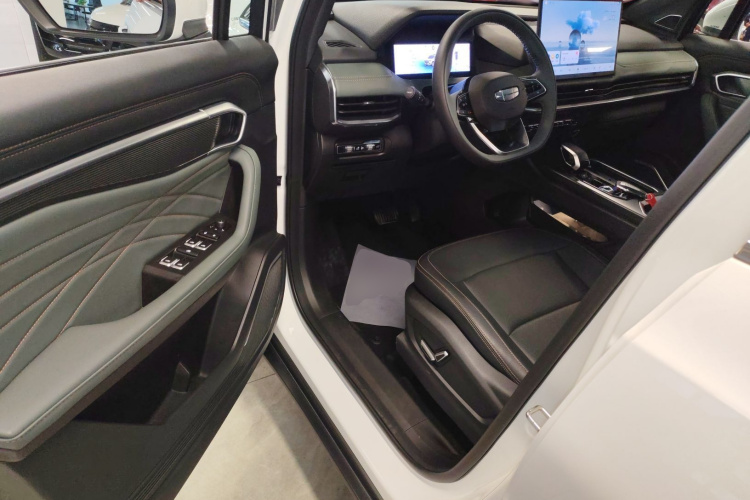 GEELY Okavango L 2025 car image #16