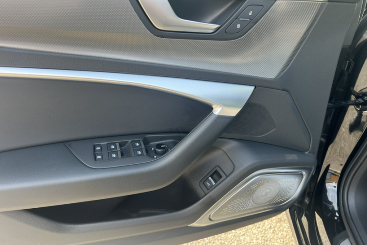 Audi A6 2021 car image #16