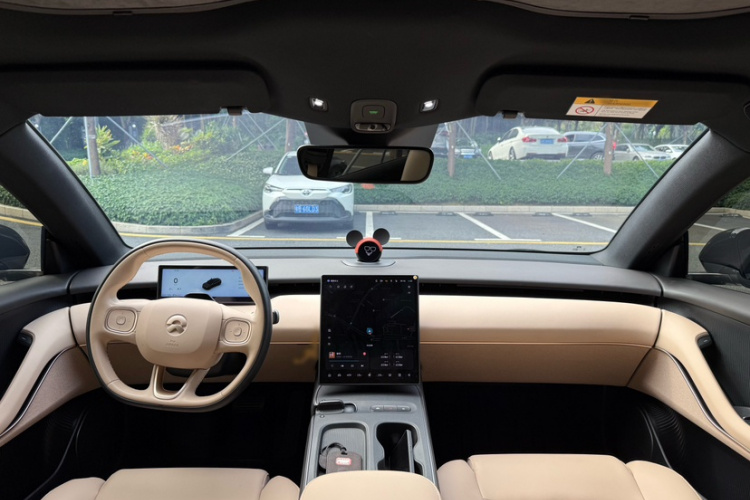 NIO ET5T 2023 изображение автомобиля #16