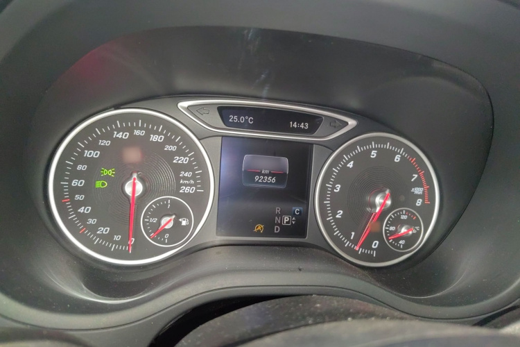 Mercedes-Benz B Class 2017 #16 Mercedes-Benz B Class 2017 صورة سيارة #16