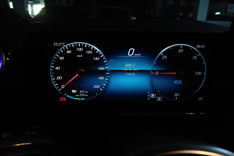 Mercedes-Benz EQA Class 2022 immagine di auto #16