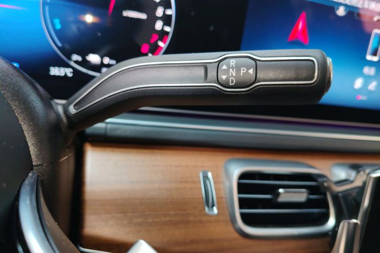 Mercedes-Benz GLE Class New Energy 2023 car image #16