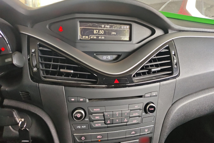 2016 car image #16
