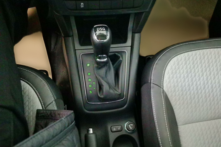 Skoda Yeti (Imported) 2016 car image #16