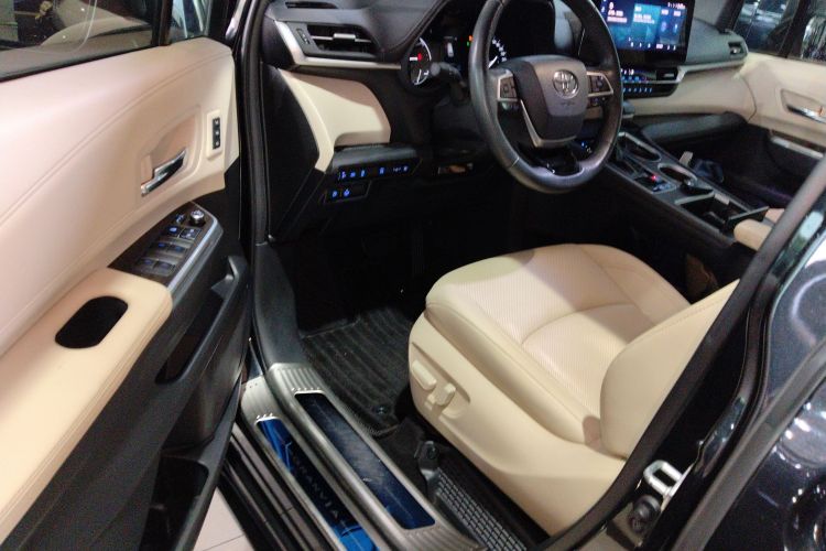 Toyota Granvia 2022 immagine di auto #16