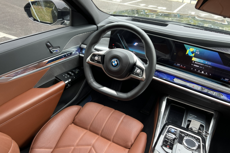 BMW i7 M70L 2024 car image #16