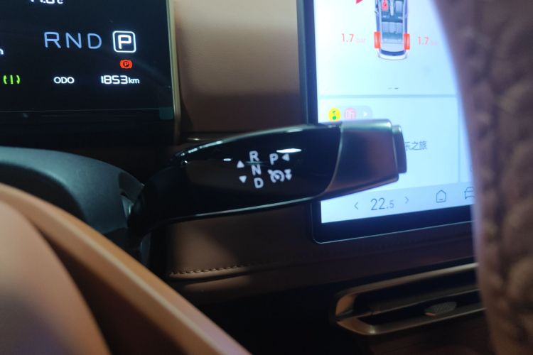 哪吒汽车 哪吒X 2023 汽车图片 #16