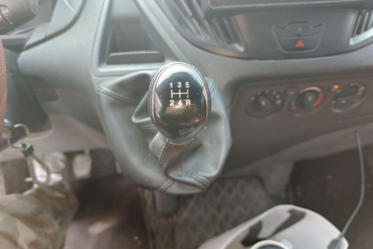 Ford Transit 2021 car image #16