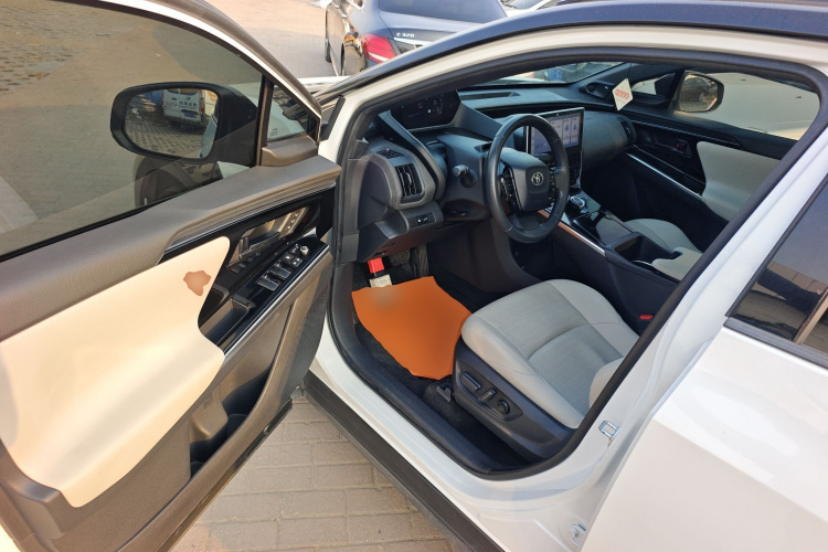 Toyota bZ4X 2022 immagine di auto #16