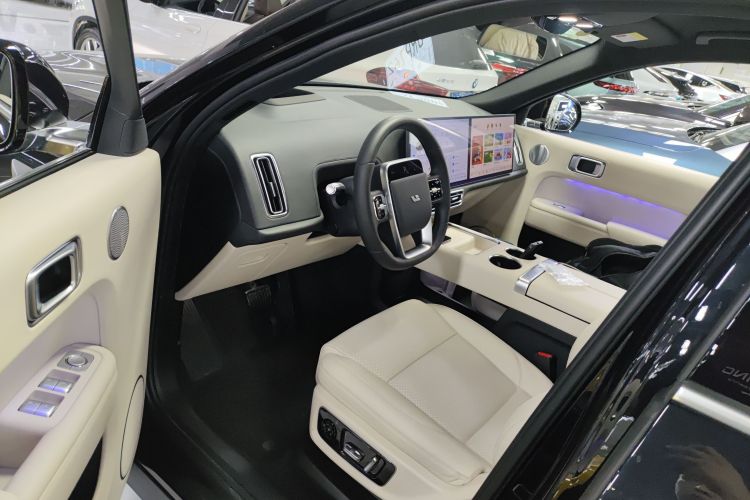 Li L8 2023 изображение автомобиля #16