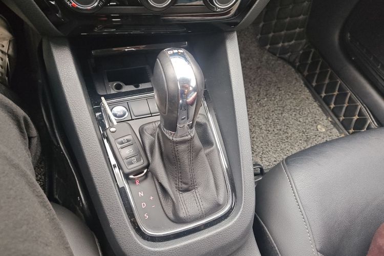 Volkswagen Sagitar 2018 immagine di auto #16