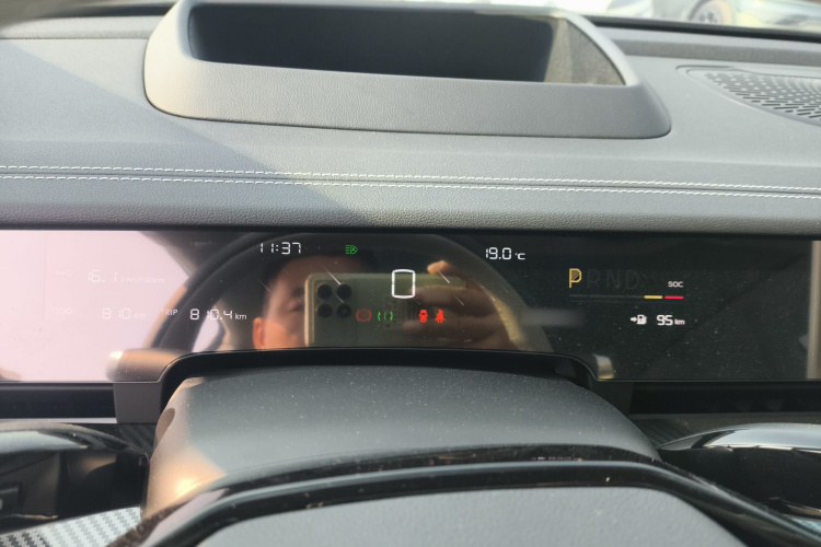 哪吒汽车 哪吒S猎装 2025 汽车图片 #16