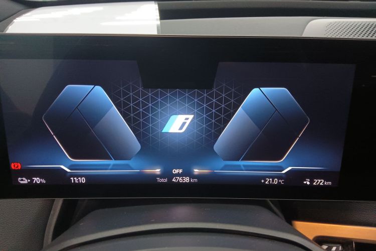 BMW i5 M60 2022 car image #16