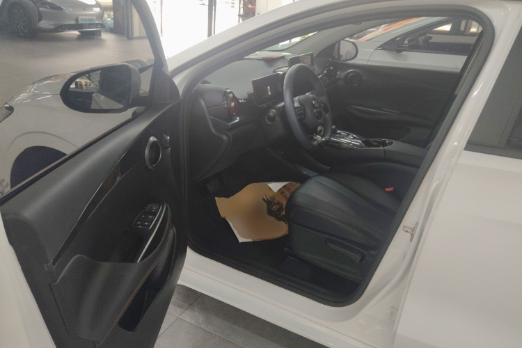 BYD e2 2024 image de voiture #16