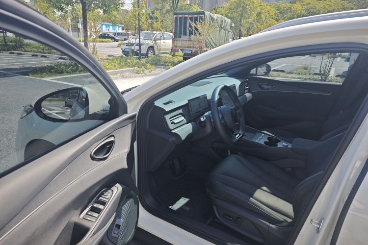 BYD Seal 06 DM-i 2025 immagine di auto #16