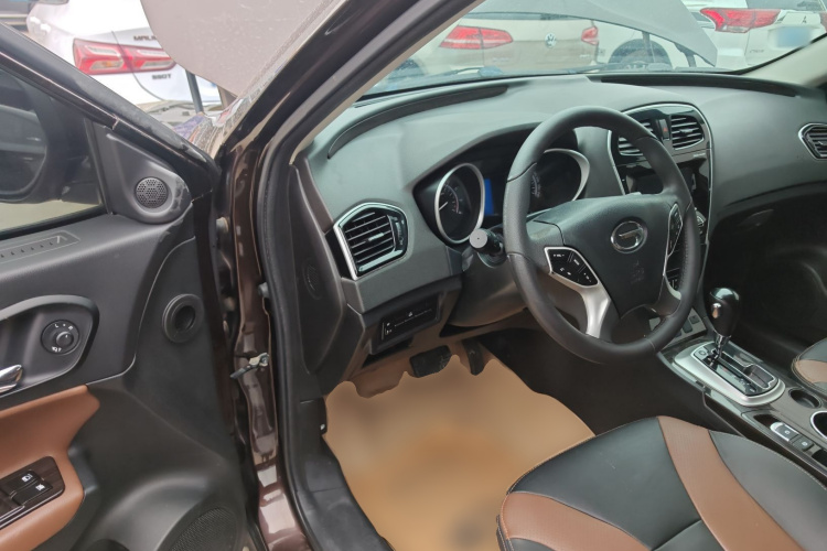 GAC Trumpchi GS5 Super 2015 car image #16