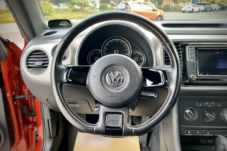 Volkswagen Beetle 2016 car image #16