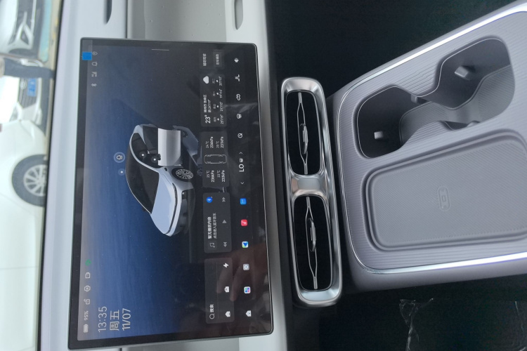 零跑汽车 零跑B01 2025 汽车图片 #16