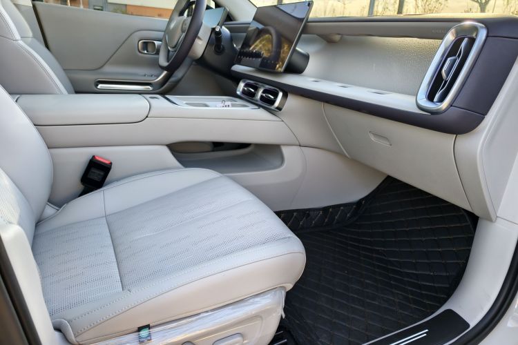 零跑汽车 零跑B01 2025 汽车图片 #16