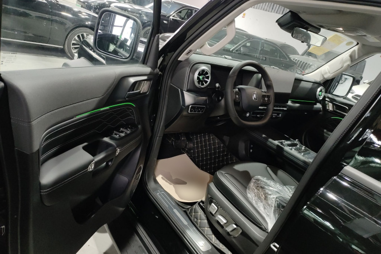 Tank 300 New Energy 2025 #16 Tank 300 New Energy 2025 car image #16