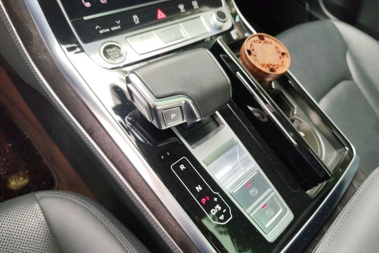 Audi Q8 2024 car image #16