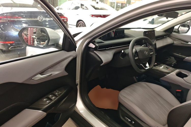 Changan EadoPHEV 2025 car image #16