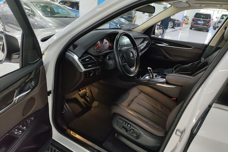 BMW X5 2015 car image #16